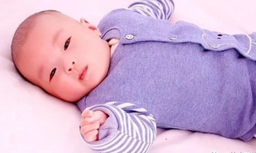 宝宝小鸡小蛋大怎么回事专区_婴儿小鸡蛋蛋里边摸着有硬的圆的专区_婴儿小鸡跟蛋蛋长一块网